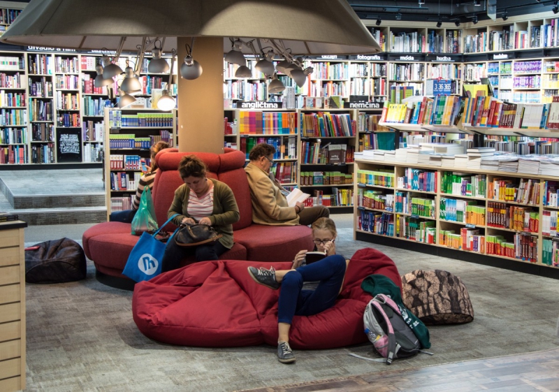 magasin-CORRENS-min_books_bookstore_book_reader_readers_reading_shop_sale_books-849006
