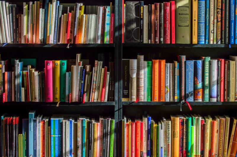 magasin-CORRENS-min_books_bookstore_book_reading_shop_writer_sale_books_read-822866
