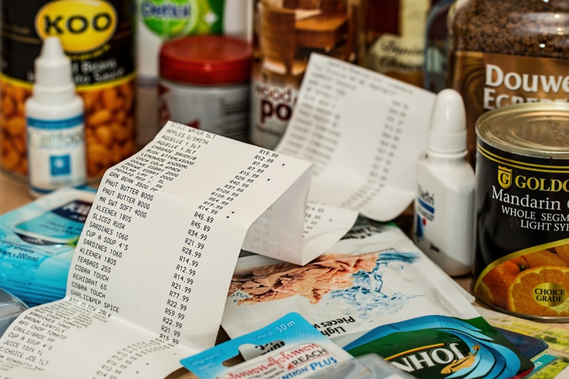 magasin-CORRENS-min_shopping_spending_till_slip_purchase_retail_shop_buy_customer-704023